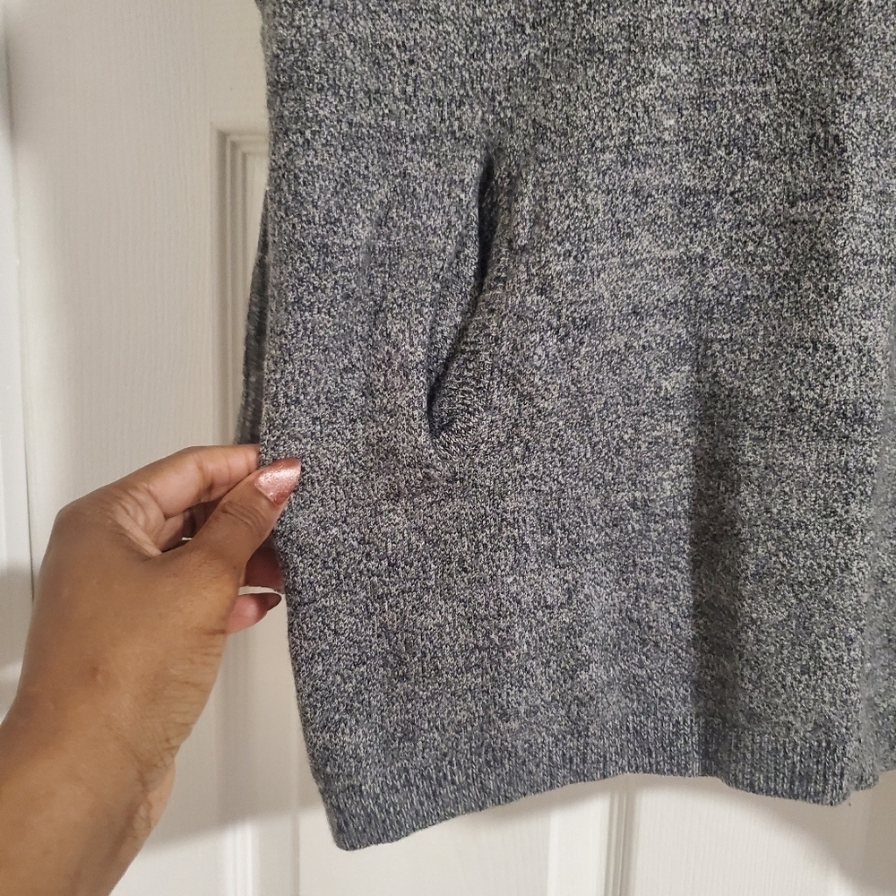 Aritzia Babaton Oversized V-Neck Sweater Front Pockets Dark Gray Size XXS/XS - Picture 2 of 9